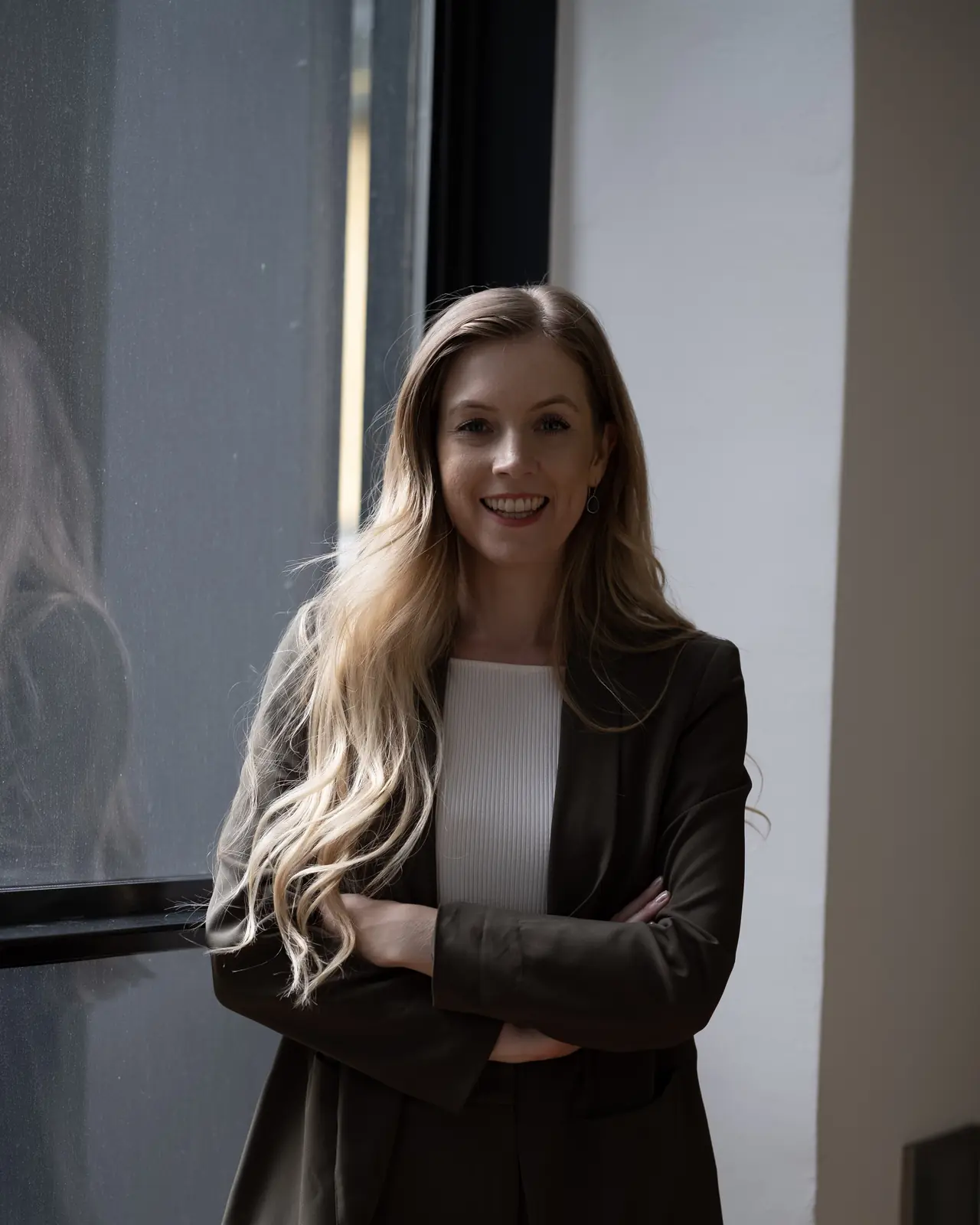 Melanie Pfeiffer, Brand Designerin, im Büro in Linz, madea