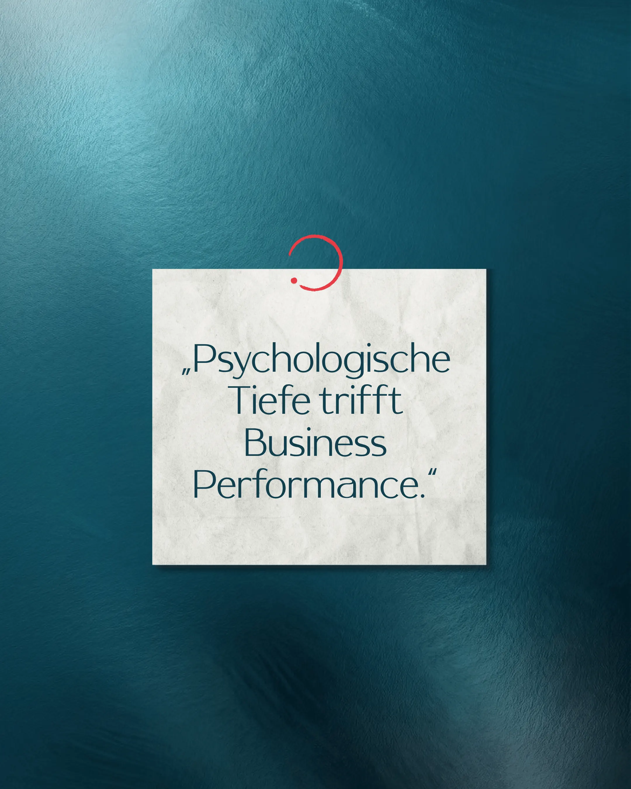 Karte mit dem Satz Psychologische Tiefe trifft Business Performance auf dunklem Wasser, madea
