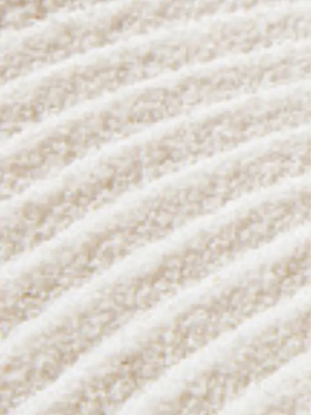 Kreise im weißen Sand eines Zen-Gartens