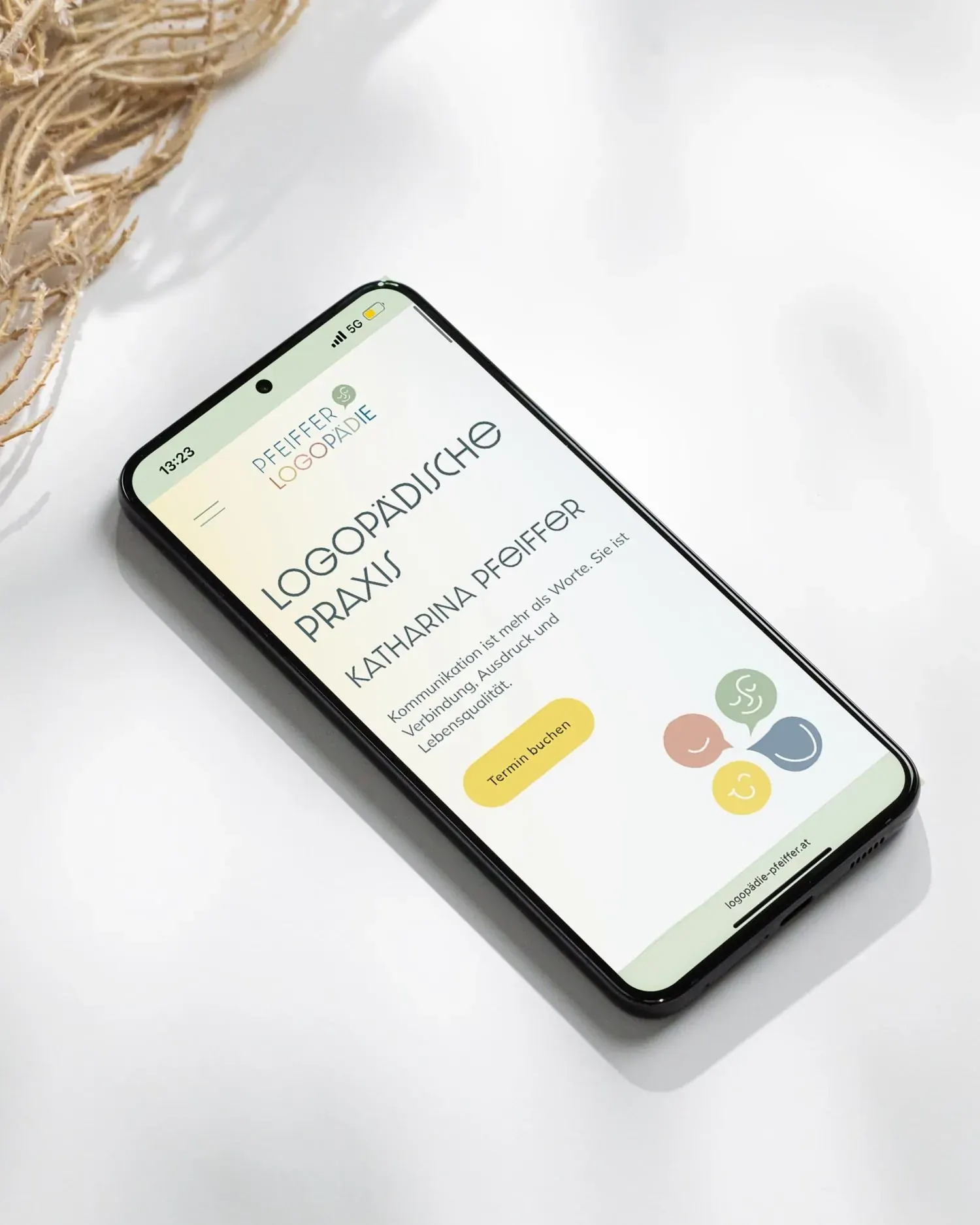 Website der Logopädie Praxis Pfeiffer am Handy, madea