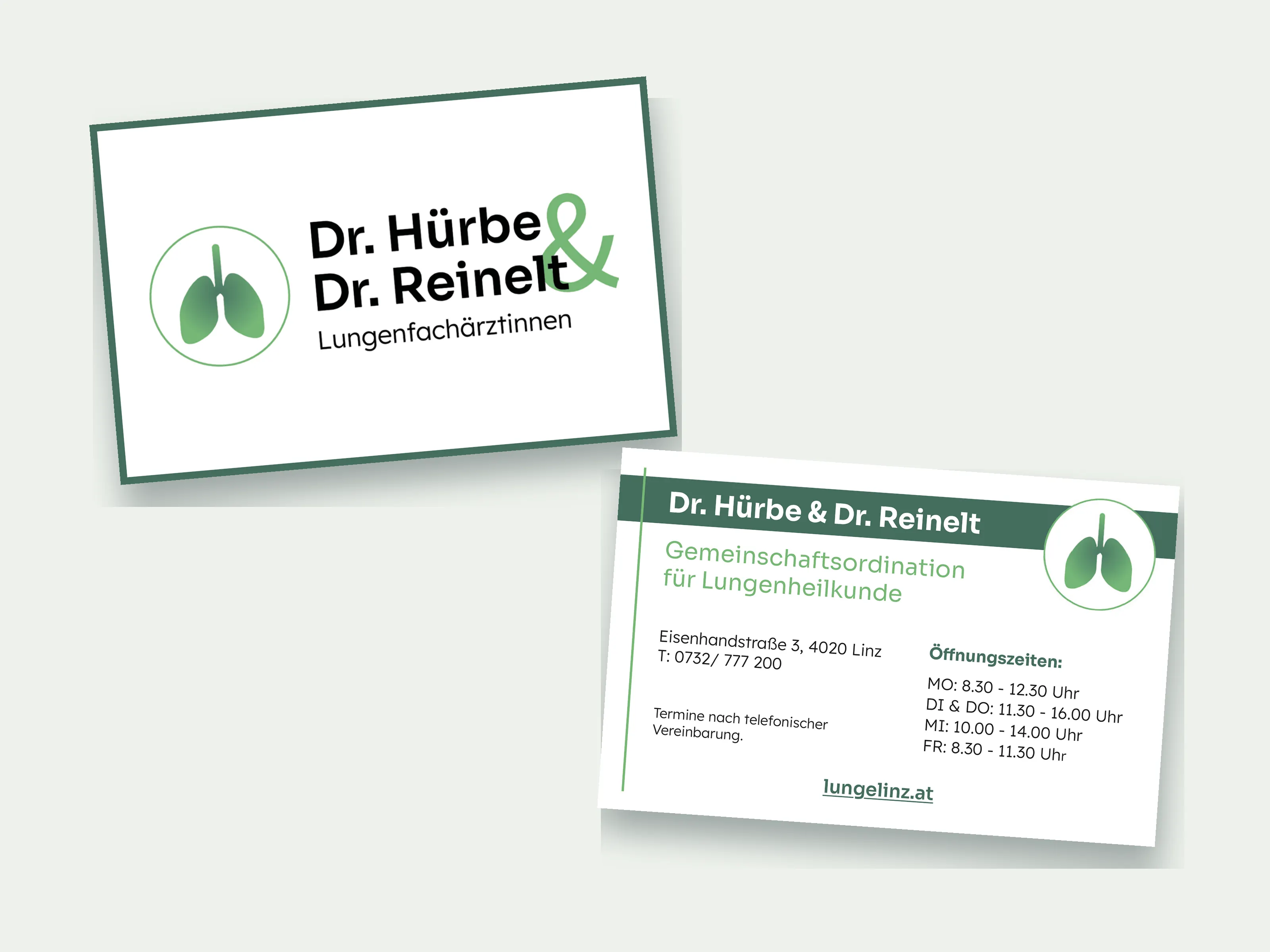 Visitenkarte Dr. Hürbe und Dr. Reinelt, Vorderseite mit Logo, Rückseite mit Adresse und Öffnungszeiten, madea
