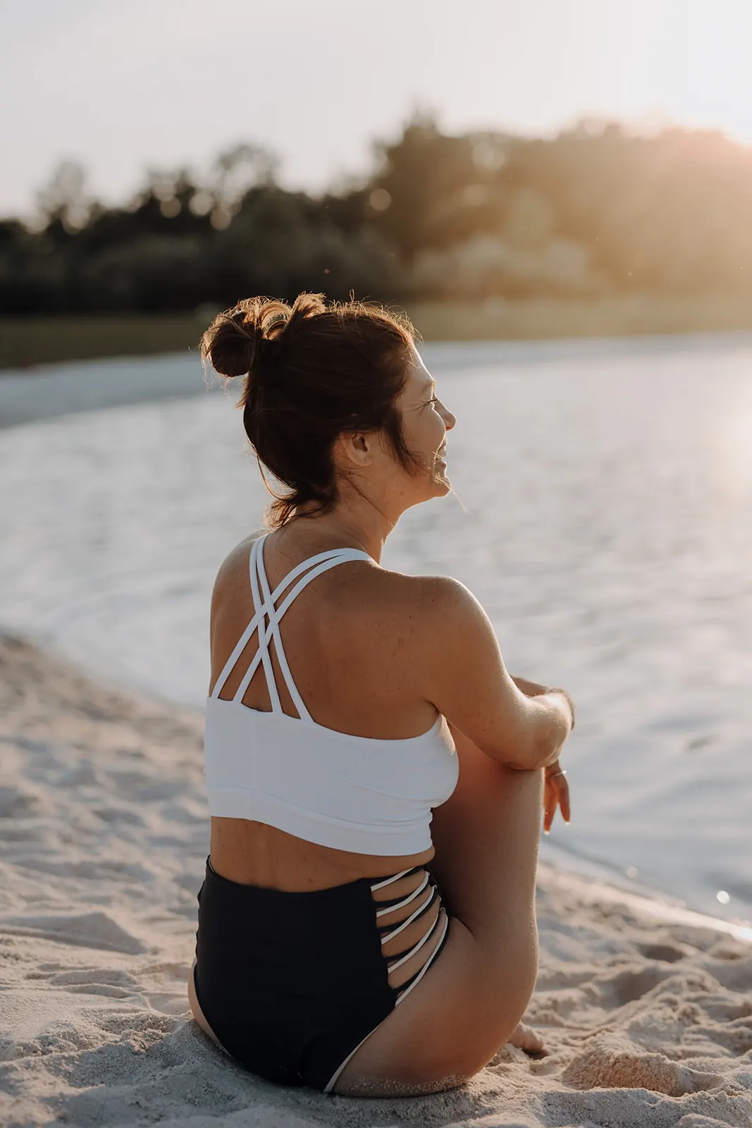 Eva Thaller am See im Abendlicht, Foto Antje Wolm